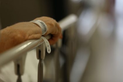 Temps d&rsquo;attente interminables, manque de personnel, etc. : l&rsquo;hôpital français en « grande fragilité »