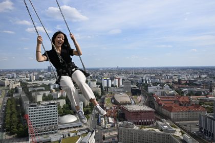 Berlin :  la sensation « de voler » sur la plus haute balançoire d&rsquo;Europe