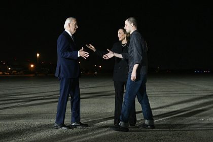 Joe Biden accueille des prisonniers libérés lors d&rsquo;un échange historique entre la Russie et les Occidentaux