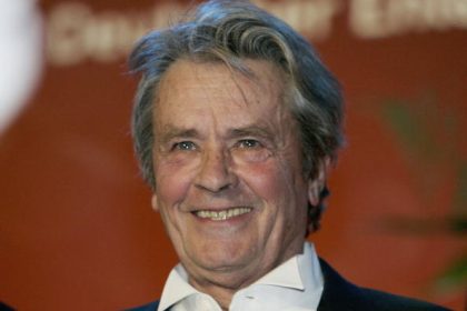 Pourquoi Alain Delon a-t-il passé une partie de son enfance en prison ?