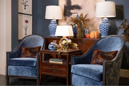 Lier un espace à un autre en combinant des meubles en bois et des tissus d&rsquo;ameublement