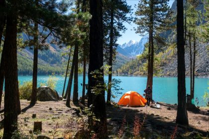 Jeune campeur retrouvé mort dans sa tente en montagne : la piste de l’embolie pulmonaire privilégiée
