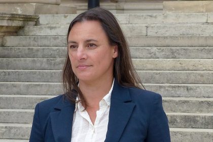 « Sur quoi allons-nous nous appuyer pour ne pas censurer un gouvernement dirigé par Xavier Bertrand ? », réagit Anna Pic, députée PS de la Manche