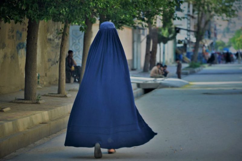 Afghanistan : ce modèle de société où les femmes ne peuvent plus parler en public