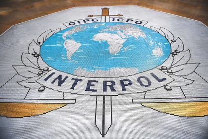 Escroqueries sentimentales et sextorsion : vaste opération d&rsquo;Interpol avec 260 arrestations en Afrique