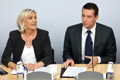 Pour sa rentrée parlementaire, Marine Le Pen appelle à une nouvelle dissolution
