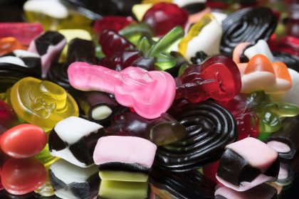 Il vole des bonbons à un buraliste et lui envoie 50 euros et une lettre d&rsquo;excuses des années plus tard