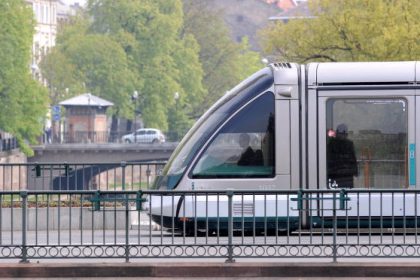 Colis postaux livrés en tramway ? Strasbourg tente l’expérience