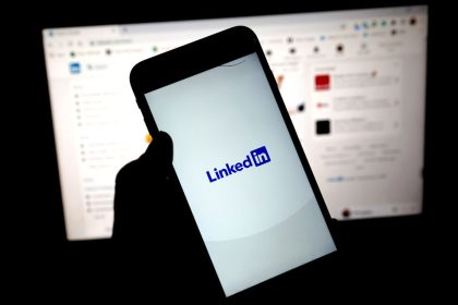 LinkedIn, propriété de Microsoft, utilise les données des internautes pour former des modèles d&rsquo;intelligence artificielle