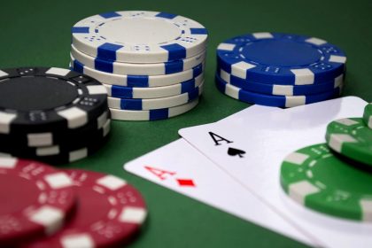La Rochelle: un organisateur de tournois de poker clandestins tué par balle