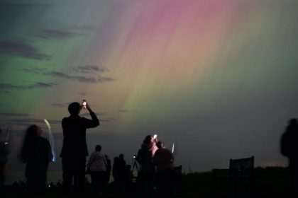 « La plus grosse éruption depuis mai » : des aurores boréales pourraient être visibles ce lundi en soirée