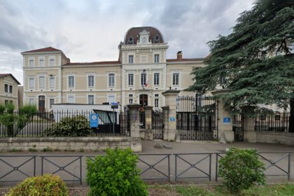 Villeurbanne : pour un portable confisqué, un lycéen frappe violemment son professeur au visage et lui casse le nez