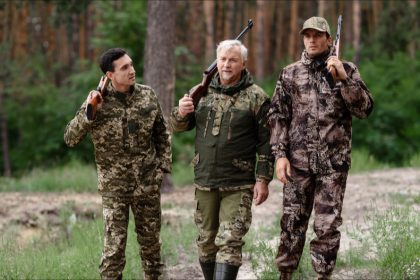 Plusieurs dizaines de migrants, barres de fer à la main, agressent trois chasseurs et un petit garçon de 3 ans