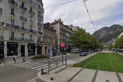 Un fourgon blindé a été attaqué à la kalachnikov, en plein centre-ville de Grenoble