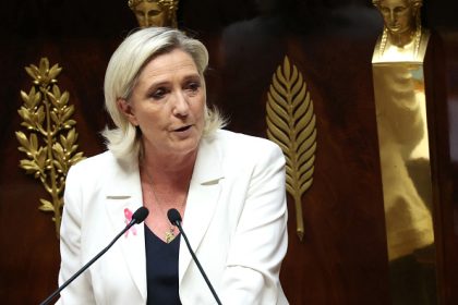 Loi immigration : Marine Le Pen demande à Michel Barnier de la « remettre à l&rsquo;agenda » de l&rsquo;Assemblée dès 2025