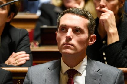 Interdiction totale des portables à l&rsquo;école : le ministre Alexandre Portier souhaite une généralisation en 2025