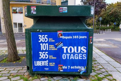 Plainte pour discrimination contre la régie publicitaire du métro parisien suite au refus de soutien aux otages du Hamas