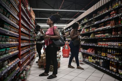 Les grands distributeurs en Martinique sont-il des « boucs émissaires » ou des « profiteurs » de la vie chère ?