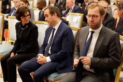 Emmanuel Macron au Maroc : parmi une délégation éclectique d&rsquo;une centaine de personnalités, Yassine Belattar l&rsquo;humoriste controversé