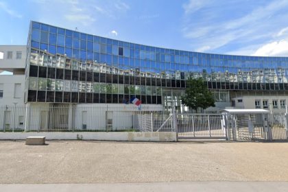Un lycée près de Lyon a fait l&rsquo;objet de tirs de mortiers et de jets de pierres
