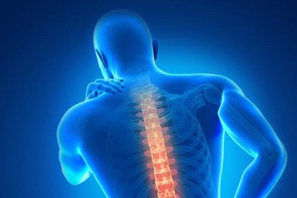 Mal de dos chronique : causes communes, exercices faciles à faire à la maison pour un soulagement rapide