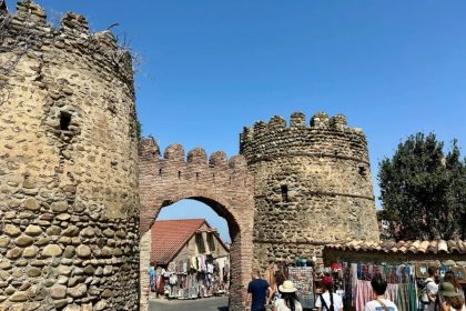 Un circuit œnologique en Géorgie : déguster l&rsquo;histoire et la culture au cœur du Caucase