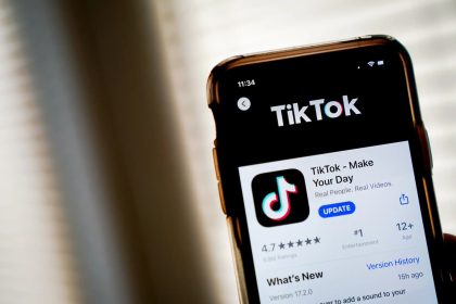 Le réseau social TikTok inaccessible aux États-Unis… mais compte sur « une solution » Trump