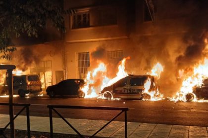 Vaucluse : des véhicules de police incendiés devant le commissariat de Cavaillon, après plusieurs arrestations liées au narcotrafic