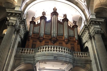 Passionnés par les orgues, trois amis sillonnent les églises et donnent des concerts dans le diocèse de Besançon