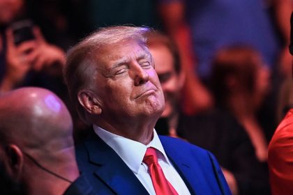 « USA, USA » : Donald Trump acclamé par le public du MMA à New York