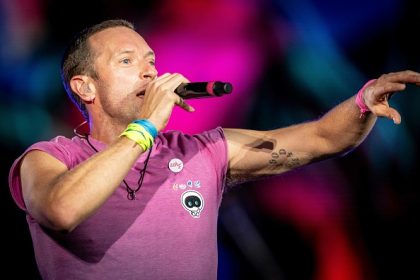 Australie : le chanteur de Coldplay vient en aide à un jeune garçon en plein concert, à Sydney