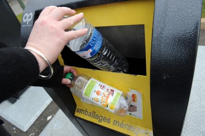 Tri des déchets : les Français progressent sur le plastique, mais restent loin de l&rsquo;objectif européen