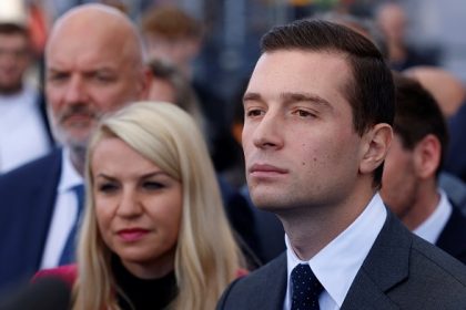 Le livre de Jordan Bardella interdit de publicité dans les gares : Fayard poursuit en justice Mediatransports