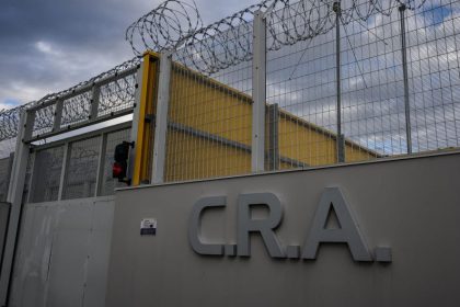 Apologie du terrorisme : un influenceur algérien sous OQTF récidive depuis le centre de rétention