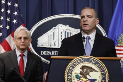 Une juge condamne Jack Teixeira à 15 ans de prison pour avoir divulgué des documents sur l&rsquo;Ukraine