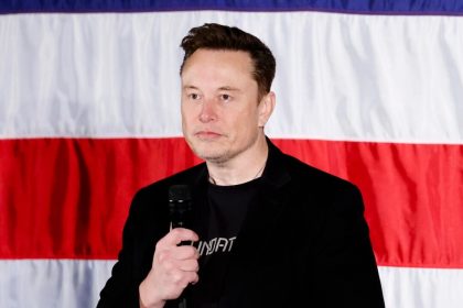 Les poursuites concernant les chèques d&rsquo;un million de dollars d&rsquo;Elon Musk suspendues après une procédure judiciaire