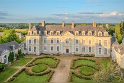 Mayenne : un prestigieux château, surnommé le « petit Versailles du Roi-Soleil », est à vendre pour 3 millions d&rsquo;euros