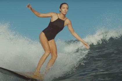 La surfeuse et chanteuse Justine Mauvin entre la vie et la mort à la suite d&rsquo;un grave accident de la route