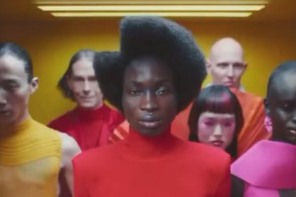 Jaguar : la nouvelle publicité du constructeur automobile, très « woke », fait polémique