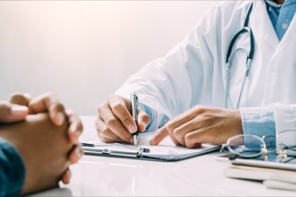 « Je n&rsquo;ai plus d&rsquo;odorat » : triple fracture du nez pour un médecin, agressé par un jeune patient à Drancy