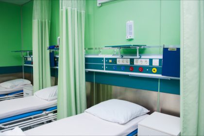 « Je suis je ne sais où » : faute de place, un patient hospitalisé dans le garage d&rsquo;un hôpital