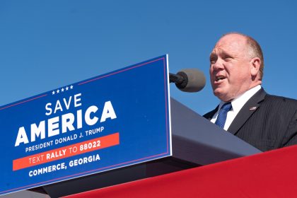 Les expulsions massives commenceront à Chicago, selon le tsar des frontières de Trump, Tom Homan