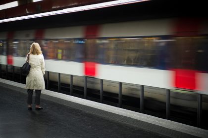 Essonne : une femme de 35 ans mortellement percutée par un train du RER C