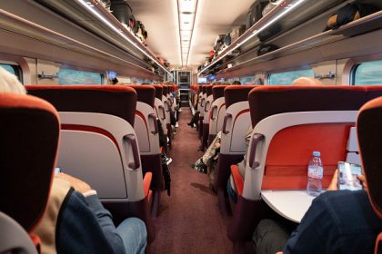 « C’est juste sympathique » : un « bonjour » lancé par un contrôleur de train sème la zizanie en Belgique