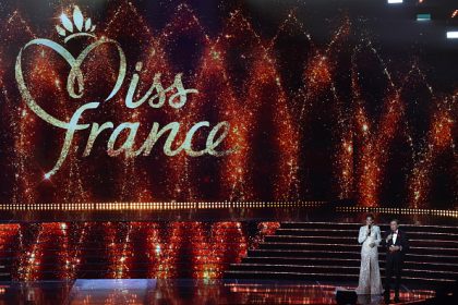 Miss France 2025 : le costume régional de Miss Lorraine fait réagir les internautes, il a « JUSTE » été mis à l’envers