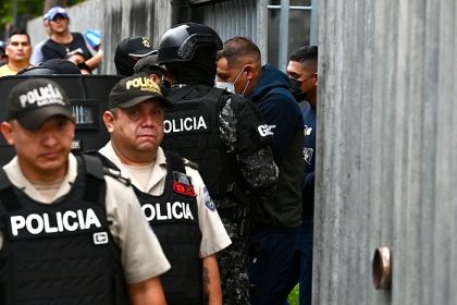 Équateur : quatre adolescents retrouvés morts, 16 militaires mis en détention pour « disparition forcée »