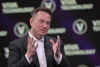 Musk promet de défendre le programme de visas H-1B malgré les critiques