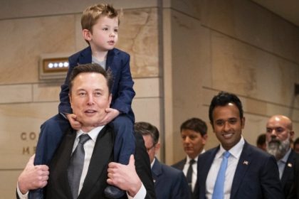 Elon Musk et Vivek Ramaswamy défendent les visas pour les travailleurs étrangers malgré les réactions négatives des médias sociaux