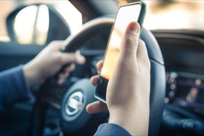 Il regardait Netflix au volant : un homme condamné après avoir provoqué un grave accident en Lozère