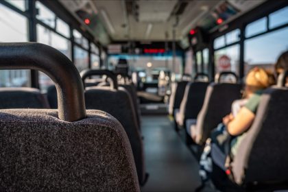 Près de Bordeaux : une passagère d&rsquo;un bus gifle puis tente de frapper la conductrice, les voyageurs interviennent
